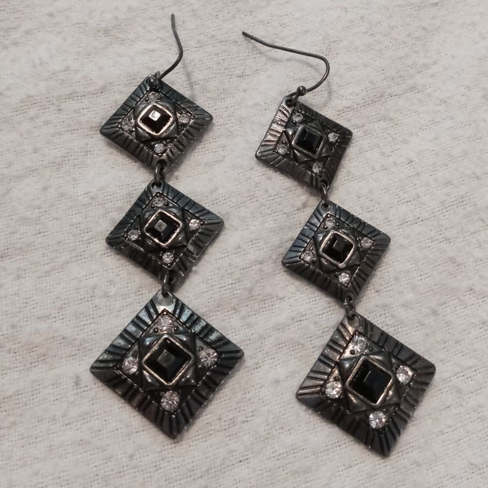 Dangly diamond shaped earrings 